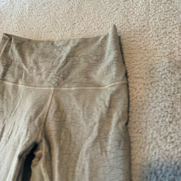 LULULEMON sz 6 Wunder Train High-Rise Crop Legging 23" in Thread Dye Rover Black - Picture 4 of 11